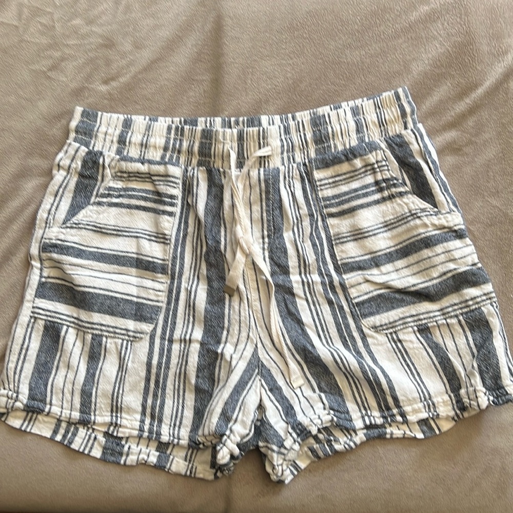 Women’s stripped shorts, size small